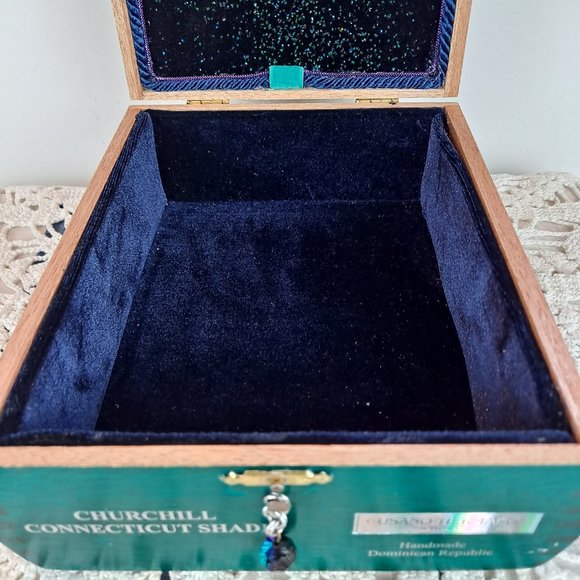 Handcrafter Keepsake / Jewelry Box from Cigar Box - Picture 4 of 10